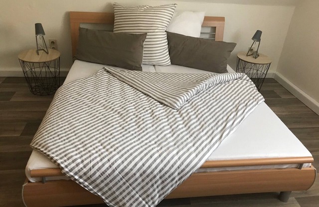 Moderne Nichtraucher-Ferienwohnung mit Balkon, WLAN und Parkmöglichkeit