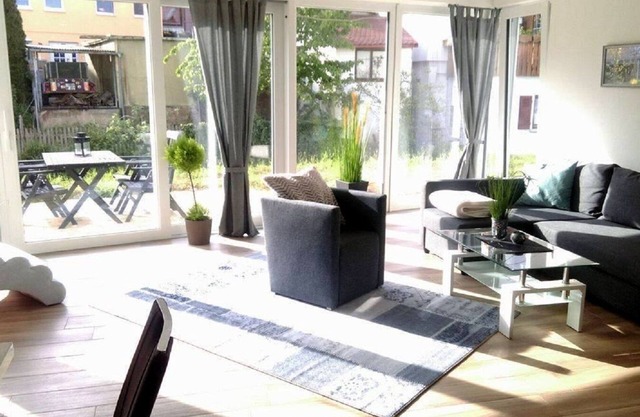 Moderne und barrierefreie Ferienwohnung mit großer Terrasse, kostenfreies Parken und WLAN