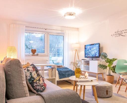 Modernes Apartment im Grünen I Balkon I WLAN I Stellplatz