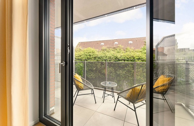 Modernes Apartment mit Balkon