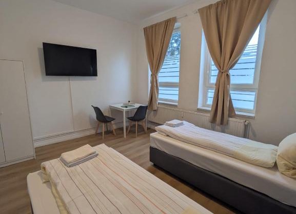Modernes Apartment mit 2 Schlafzimmern und Privatparkplatz nahe Innenstadt