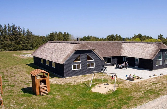 Modernes Pool- und Aktiviätshaus mit Beachvolleyballplatz und 8 Schlafzimmern