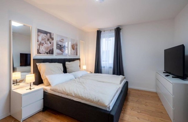 Modernized old building 3-room apartment