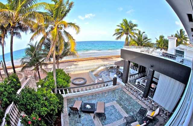 Modernly Decorated Ft. Lauderdale Beach House The beach is YOUR BACKYARD#1600568