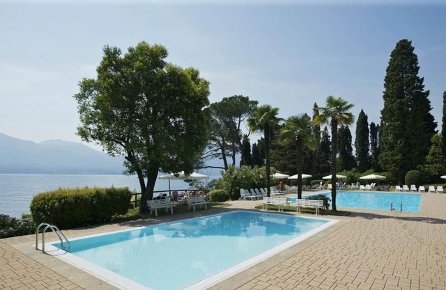 Modernly furnished 1 room studio apartment with balcony, pool and lake access