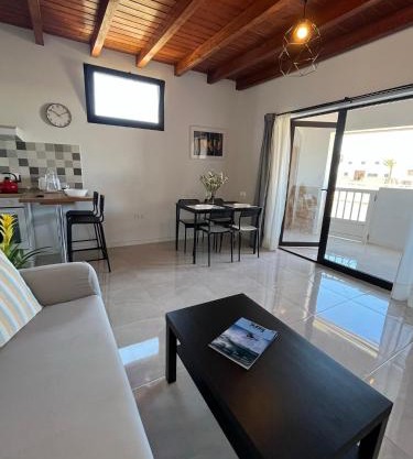 Moderno apartamento frente al mar en una de las mejores zonas de la Santa en Lanzarote