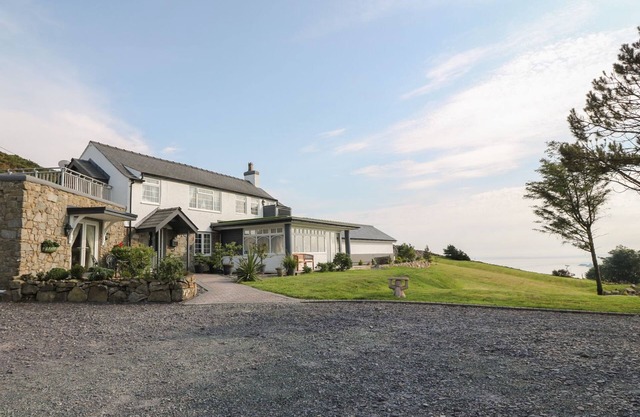 MOEL YR WYN, pet friendly, luxury holiday cottage in Aberdaron