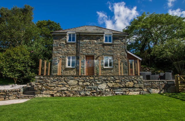 MOELFRE COTTAGE, family friendly, luxury holiday cottage in Llanbedr