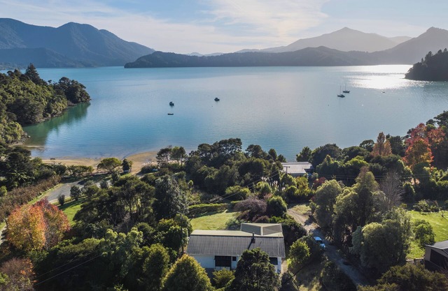 Moetapu Magic - Marlborough Sounds Holiday Home