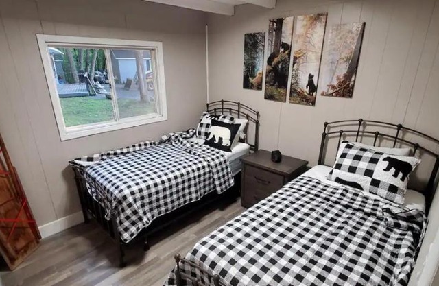 Moira Lake Cottages