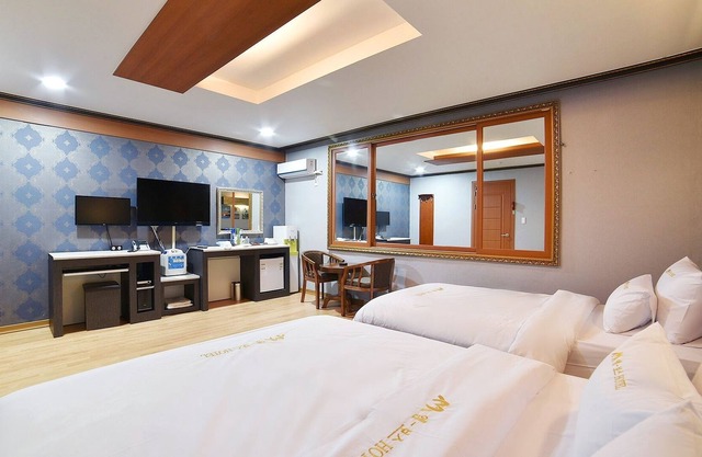 Mokpo Emboss