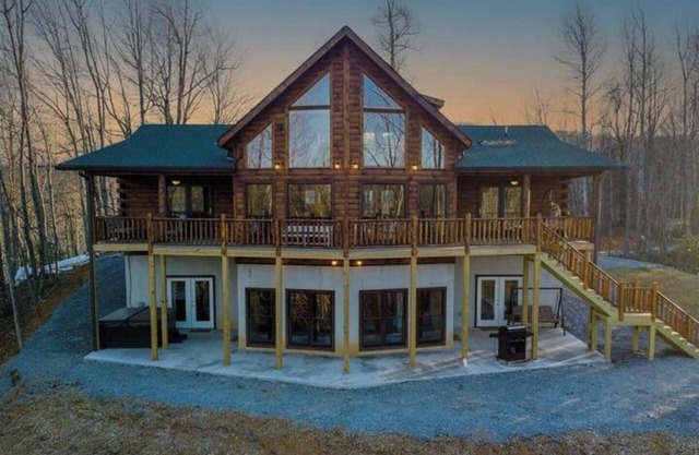 Moksha Retreat - A-Frame|Mtn Views|Hot Tub|King Ensuites