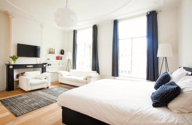 Mokum Suites
