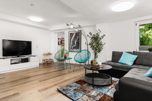 MOLA Apartments-Ferienwohnung für 5 Personen-separater Eingang-Gratis Parkplatz-Terrasse-Grill-Highspeed WLAN-auch für Langzeit geeignet