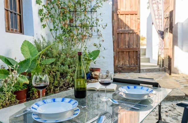 Molino Los Justos - Cocineta Algarinejo by Ruralidays