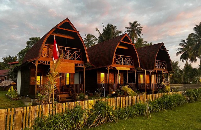 Momos Surf Shack