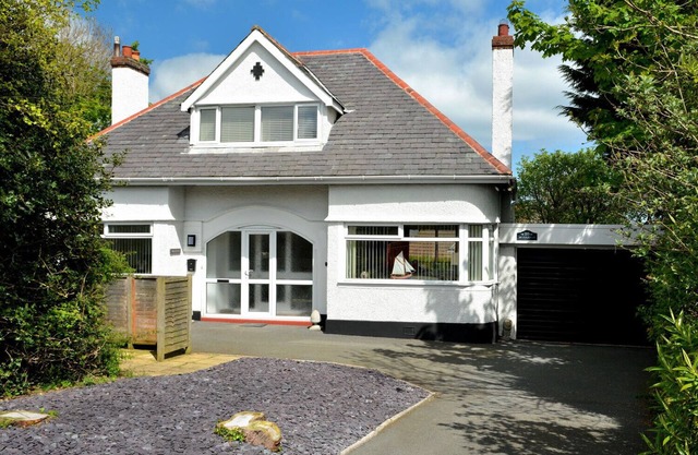 MONARFON, pet friendly, country holiday cottage in Benllech