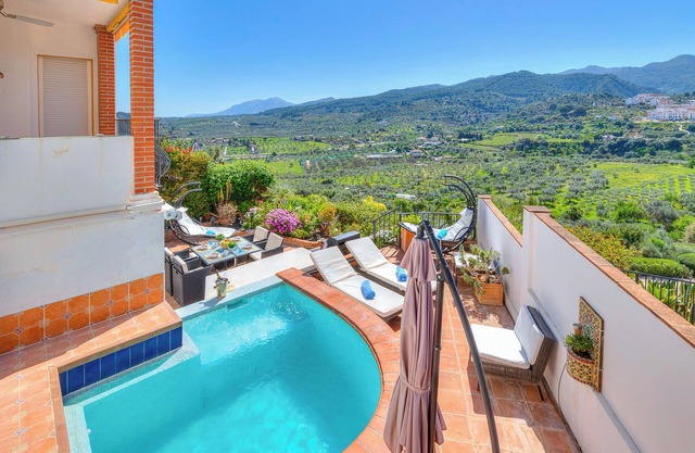 Monda Heights Apartment with Pool and Amazing Views close to Marbella & Málaga