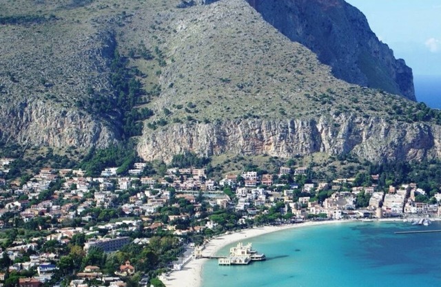 Mondello Beach Rooms