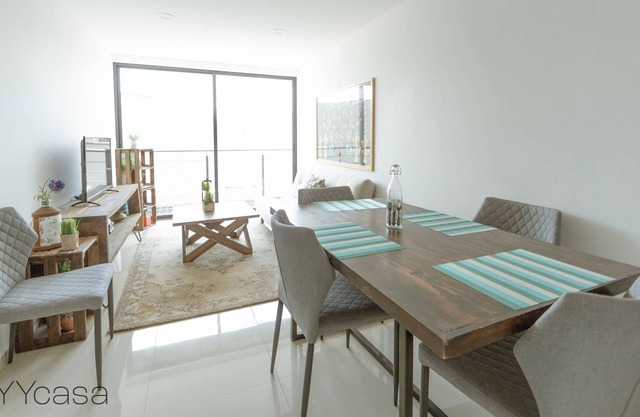Mondern 2 BR Apt with Balcony, Parking & Kitchen