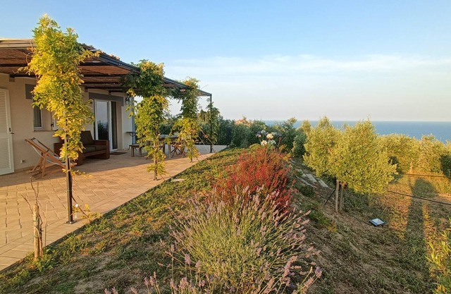 Mondomini Panoramic Cottage, stunning view on sea, hills and 8500 olive trees