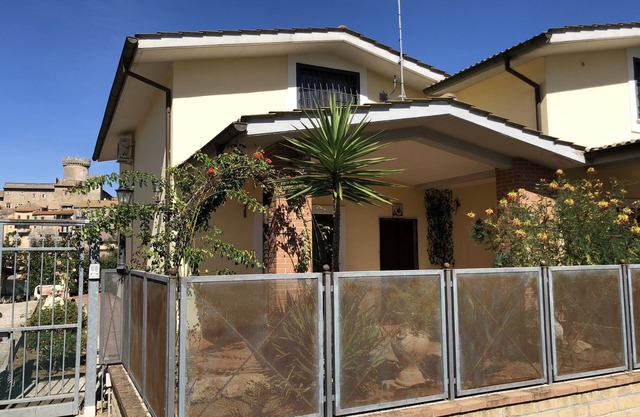 Monica's Independent Villa