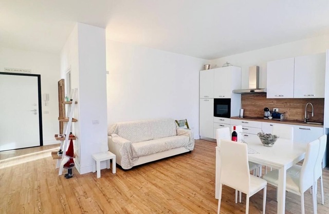 Moniga's home holidays: 1 minute from the medieval Castle and 1km to the beach
