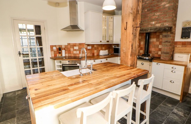 MONKSMOOR HOUSE, pet friendly in Middleton-In-Teesdale