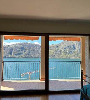 Monolocale con vista lago
