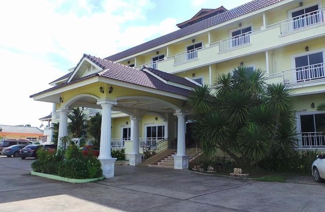 Monrawee Pavilion Resort