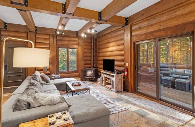Mont Blanc- Le Grizzly - Cozy Log Cabin with Games Room
