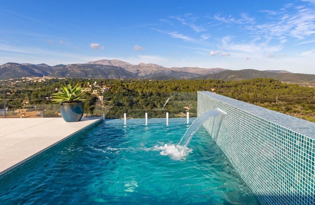 MONTBLAU - Villa with private pool in Búger. Free WiFi