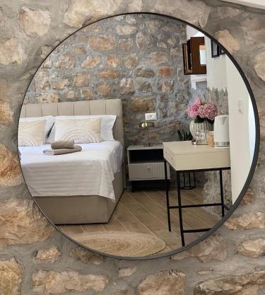 Monte Cristo Wines & Rooms