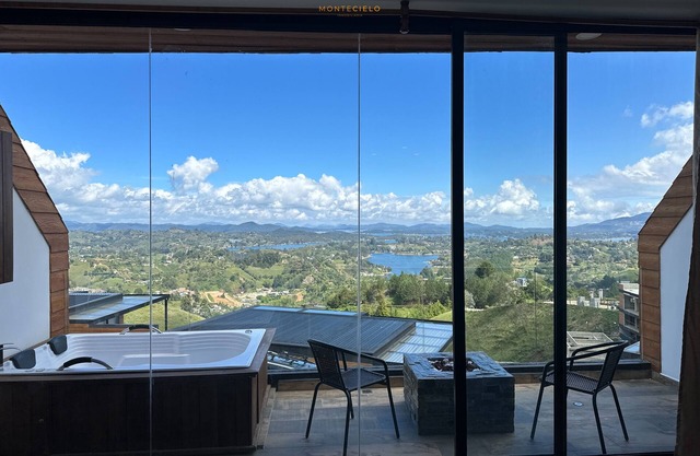 MONTECIELO 105