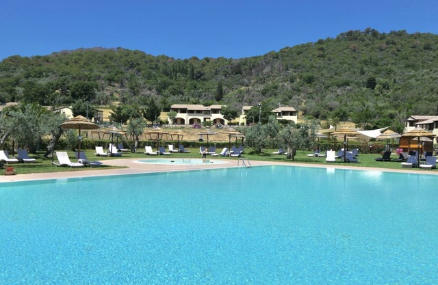 Montepitti Two-room second floor apartment with A.C