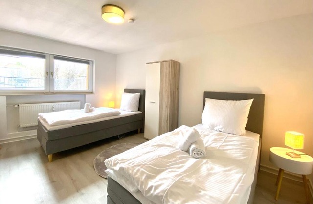 Monteur-Unterkunft, Apartment bis 4 Personen, Balkon, Grill, Smart-TV, NETFLIX, Küche