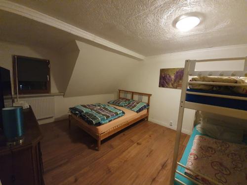 Monteur wohnung in Neumünster 2 Zimmer Dachgeschoss