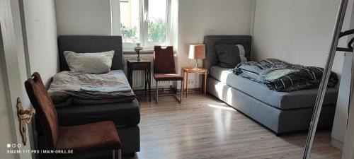 Monteurwohnung bei Würzburg bis 6 Personen mit gratis Parklätzen und Grill und WLAN 3x Schlafzimmer und Grill