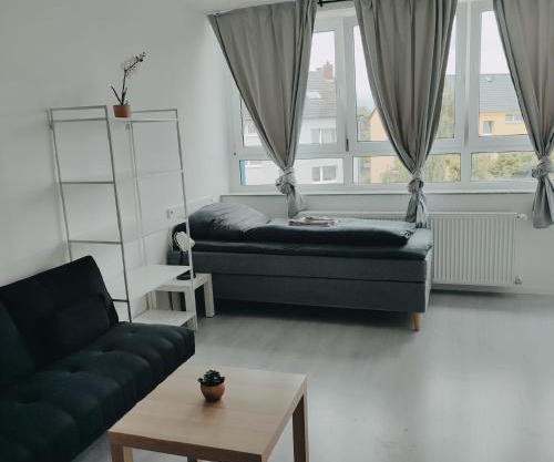 Monteurwohnung Ferienwohnung Business Appartement links Langenfeld