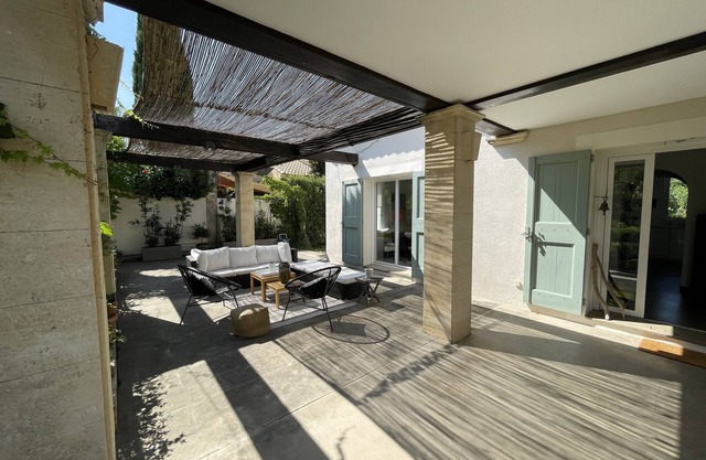 Montferrier Sur Lez: House with character , splendid view on the middle age village, beautiful swimming pool