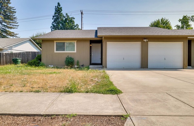 Month stay or more? Pet friendly duplex close to downtown.