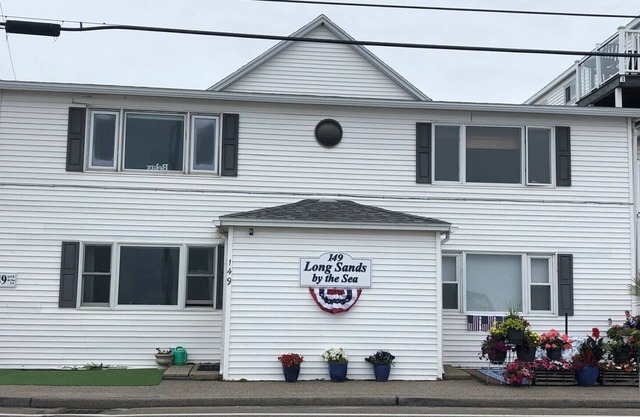 MONTHLY RENTAL - Oceanfront Condo on Long Sands Beach