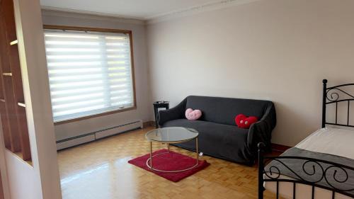 Montreal One-Bedroom Apartment Number2 with shared-bathroom and shared kitchen