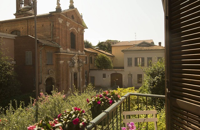 Monza City Rooms & Studios