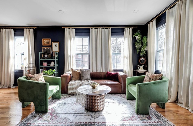Moody, Vintage Retreat in Church Hill, Close to Parks, Restaurants + Nightlife