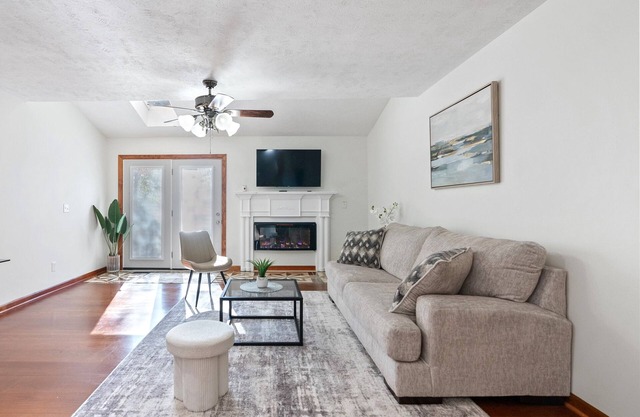 Moodyjoy Townhouse – Close to Everything!