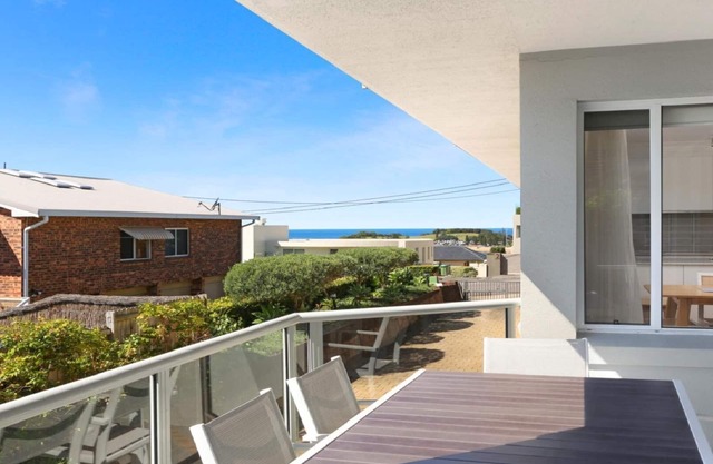 MOON GLOW| Views, Short walk to beach | Accom Holidays