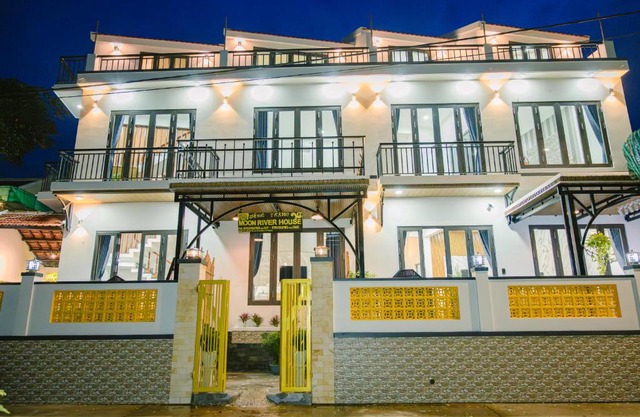 Moon River House