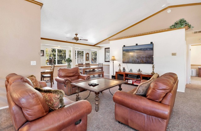 Moonridge Golf & Sunset Views | Packed Chalet
