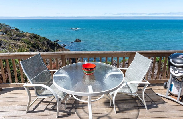Moonstar Cottage | Near Bluffs & Pet Friendly